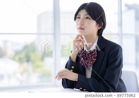 Portrait of a high school girl studying 89775062