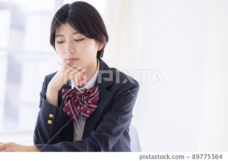 高中女生學習高中女生 高中女生學習高中女生 89775364