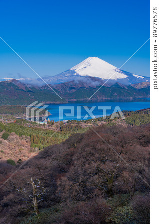 (Kanagawa Prefecture) Mt. Fuji with snow makeup seen from Hakone (Kanagawa Prefecture) Mt. Fuji with snow makeup seen from Hakone 89776578