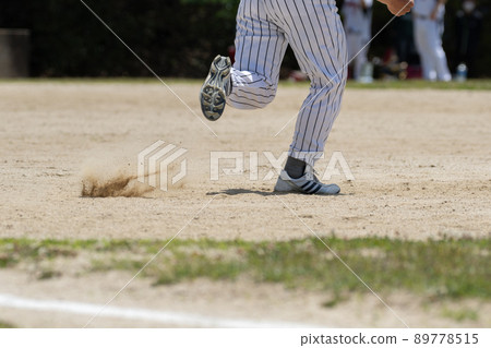 跑在棒球的球員 89778515