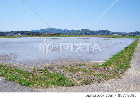 農民從農田道路進入水田的斜坡狀斜坡......島根縣安木市：晴天 89779383