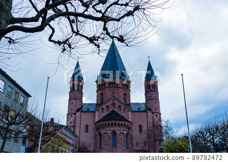 Mainz Cathedral on the Markt Square in Mainz, Germany 89782472