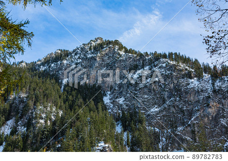 Snow-covered mountains and Perato canyon behind Neuschwanstein Castle, Germany Snow-covered mountains and Perato canyon behind Neuschwanstein Castle, Germany 89782783