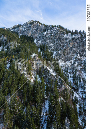 Snow-covered mountains and Perato canyon behind Neuschwanstein Castle, Germany 89782785