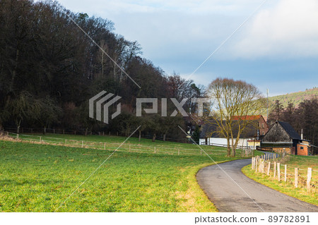 德國 Höchst im Odenwald 的牧場和農場道路 德國 Höchst im Odenwald 的牧場和農場道路 89782891