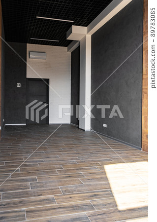 Blank walls in empty loft style industrial office Blank walls in empty loft style industrial office 89783085