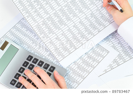 查看公司財務報表的人 查看公司財務報表的人 89783467