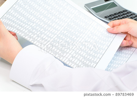 查看公司財務報表的人 89783469