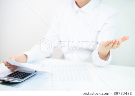查看公司財務報表的人 89783488