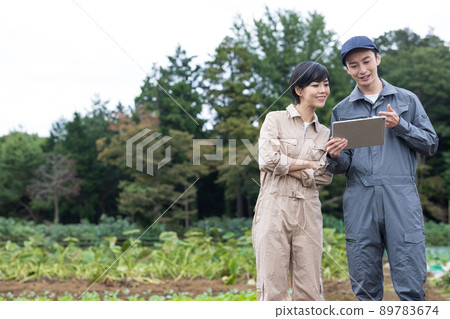 Young men and women growing vegetables 89783674