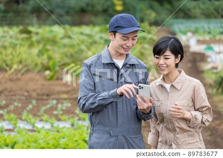 Young men and women growing vegetables Young men and women growing vegetables 89783677