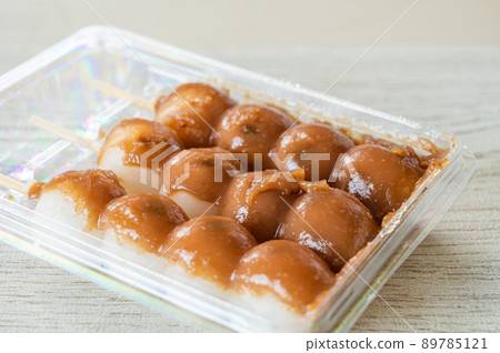 Walnut skewer dumplings Walnut skewer dumplings 89785121