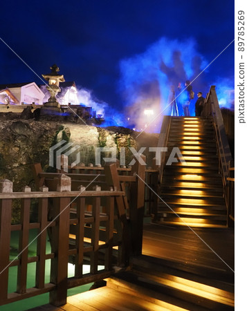 Kusatsu Onsen night view of Yubatake (phantom of Yukemuri) 89785269
