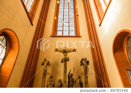 德國美因河畔法蘭克福凱撒大教堂內 89785340