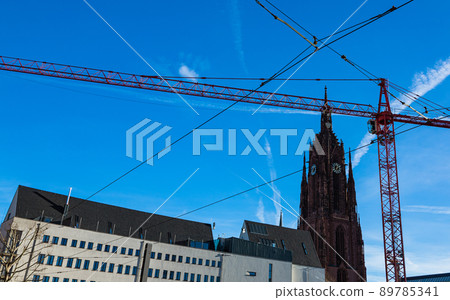 德國美因河畔法蘭克福老城的聖巴托洛繆斯大教堂 德國美因河畔法蘭克福老城的聖巴托洛繆斯大教堂 89785341