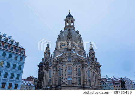 德國德累斯頓 Neumarkt 廣場上的白雪聖母教堂 89785459