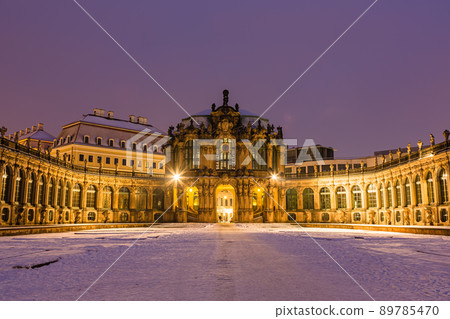 Illuminated Zwinger Palace and snow-covered garden in Dresden, Germany 89785470