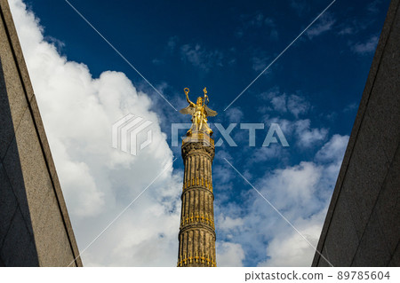 Victory Column and Statue of Gold Goddess Victoria in Tiergarten, Berlin, Germany 89785604