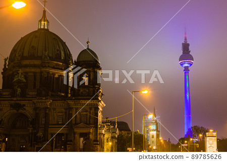 Berlin Cathedral and TV Tower in Berlin at night Berlin Cathedral and TV Tower in Berlin at night 89785626