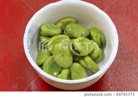 Salt boiled broad beans Salt boiled broad beans 89785773