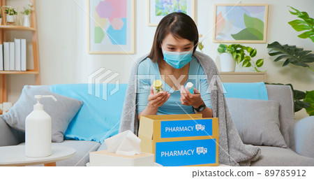 women unpacked medicine delivery 89785912