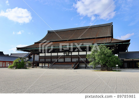 Kyoto Imperial Palace, Shishinden Hall in early summer 89785981