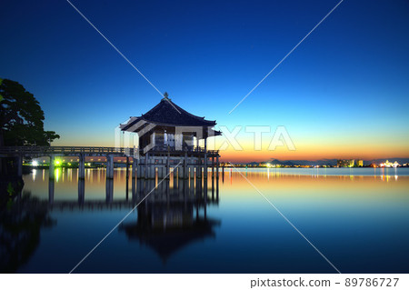 浮動的黎明 89786727