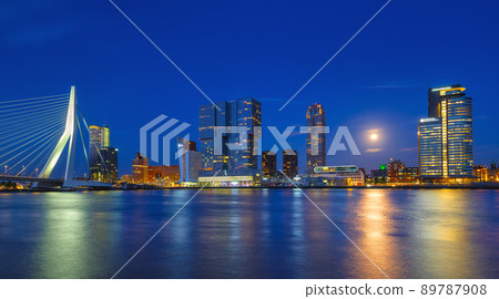 Rotterdam, Holland. View of the Erasmus Bridge and the city center. Panoramic view. 89787908