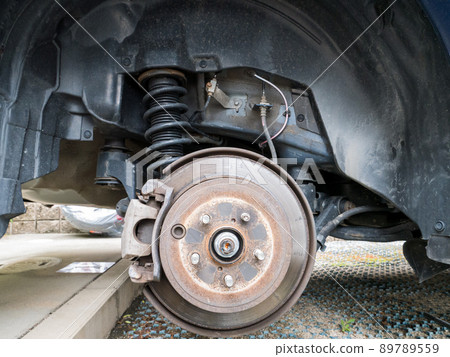 [Tire replacement] Hub bolt for right rear tire 89789559