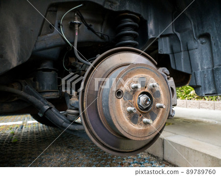 [Tire replacement] Hub bolt on the left rear tire 89789760