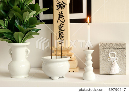 白木牌位和法名3 供奉在葬禮後的裝飾中 89790347