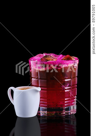 Espresso and tonic with dragon fruit Espresso and tonic with dragon fruit 89791005