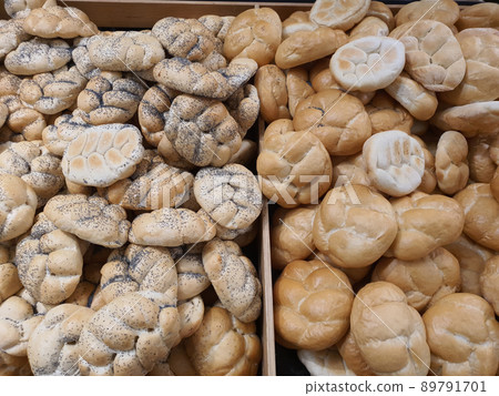 Fresh traditional Czech houska buns usual and withwith poppy seeds in bakery 89791701