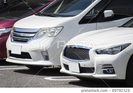 Car parked in the parking lot 89792328