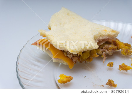 剩下的麵包 89792614