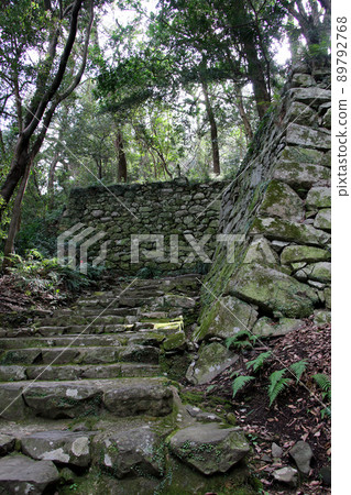 愛媛縣宇和島市史蹟 宇和島城跡 通往天守閣的石階和石牆 89792768