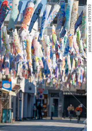 Kawagoe City's tradition, the cityscape of Taisho Roman Yume-dori with carp streamers 89799350