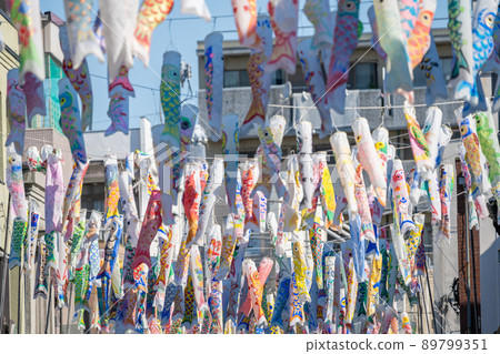 Kawagoe City's tradition, the cityscape of Taisho Roman Yume-dori with carp streamers 89799351