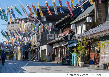 Kawagoe City's tradition, the cityscape of Taisho Roman Yume-dori with carp streamers 89799352
