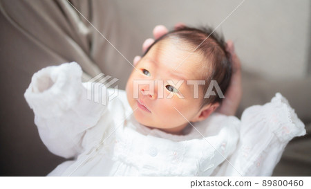 出生後 12 天健康的新生兒 89800460