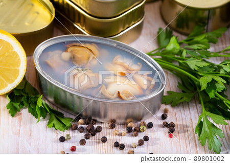 Canned seafood, whole shelled clams 89801002