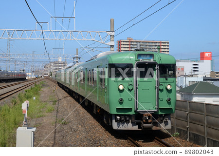 It is a Japanese National Railways type 113 series ordinary train that runs on the Kosei Line. It is a Japanese National Railways type 113 series ordinary train that runs on the Kosei Line. 89802043