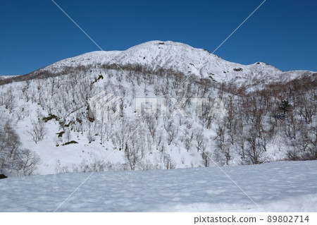 Snow mountain in Hokkaido 89802714