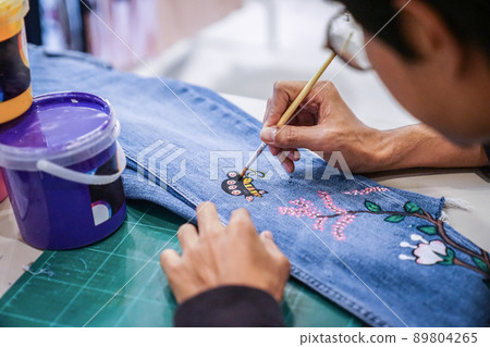 Arts and decoration blue jean by paint, pull thread. 89804265
