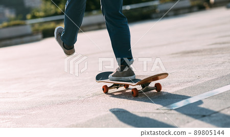 Skateboarder skateboarding outdoors in city 89805144
