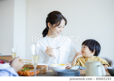 Family dining table 89805293