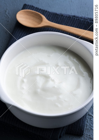 plain yogurt 89805716