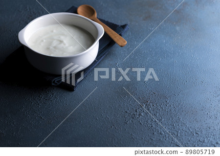 plain yogurt 89805719