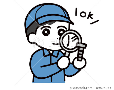 一名年輕男工人正在目視檢查零件（上身） 89806053