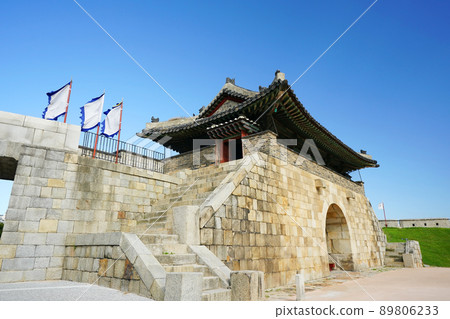 Hwaseomun Gate in Suwon Hwaseong Fortress 89806233